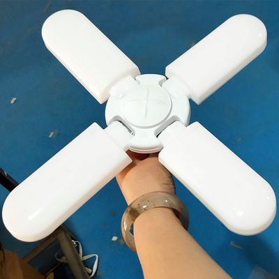 Binnen de Ventilatorlicht van de pakhuisgarage 2700K met de Basis van E27 B22